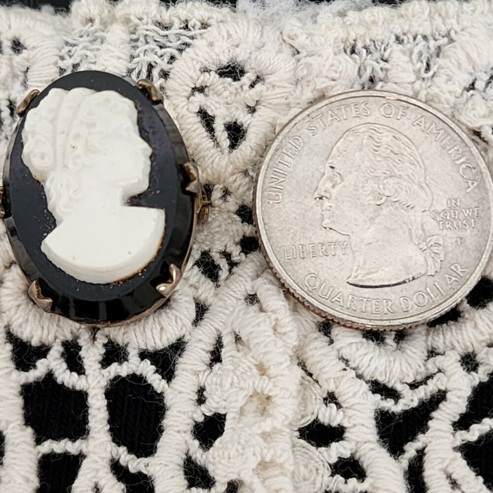 Vintage Black & White Cameo Brooch - Picture 2 of 7